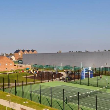 Contemporary Trumpington Apartment With Self Check-In ,Free On-Site Parking, Terrace, Super Fast Wifi & 5 Mins Drive To Papworth & Addenbrookes Hospitals Cambridge  Ngoại thất bức ảnh