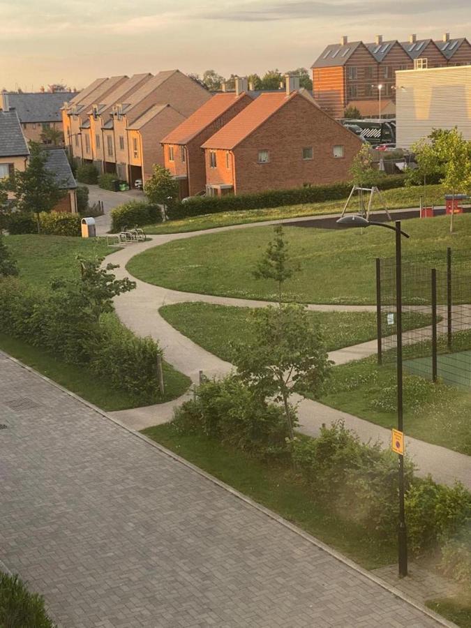 Contemporary Trumpington Apartment With Self Check-In ,Free On-Site Parking, Terrace, Super Fast Wifi & 5 Mins Drive To Papworth & Addenbrookes Hospitals Cambridge  Ngoại thất bức ảnh