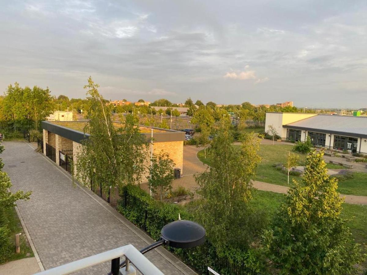 Contemporary Trumpington Apartment With Self Check-In ,Free On-Site Parking, Terrace, Super Fast Wifi & 5 Mins Drive To Papworth & Addenbrookes Hospitals Cambridge  Ngoại thất bức ảnh