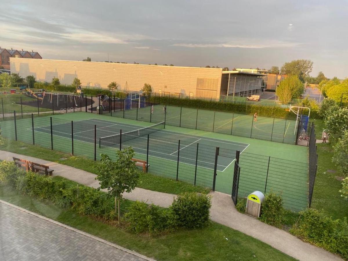 Contemporary Trumpington Apartment With Self Check-In ,Free On-Site Parking, Terrace, Super Fast Wifi & 5 Mins Drive To Papworth & Addenbrookes Hospitals Cambridge  Ngoại thất bức ảnh