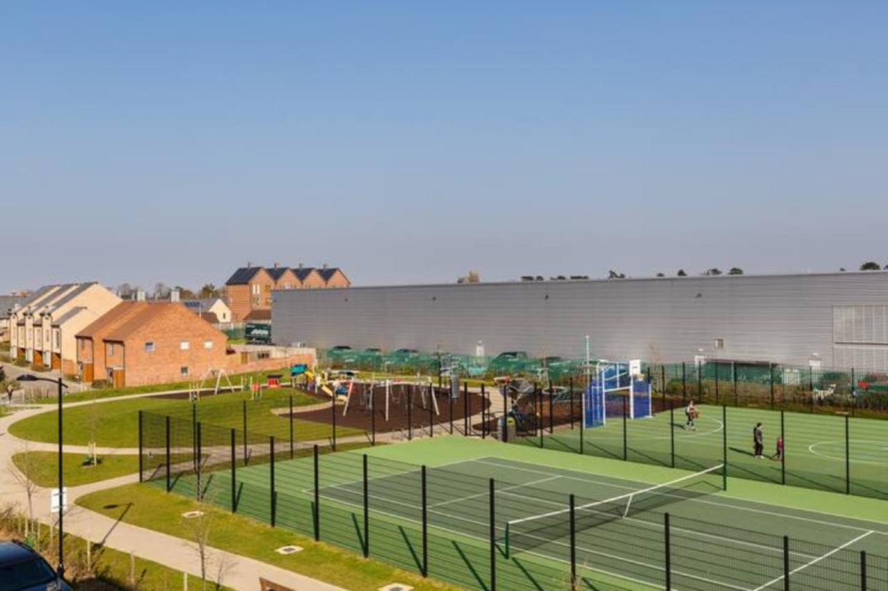 Contemporary Trumpington Apartment With Self Check-In ,Free On-Site Parking, Terrace, Super Fast Wifi & 5 Mins Drive To Papworth & Addenbrookes Hospitals Cambridge  Ngoại thất bức ảnh
