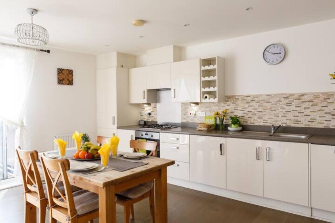 Contemporary Trumpington Apartment With Self Check-In ,Free On-Site Parking, Terrace, Super Fast Wifi & 5 Mins Drive To Papworth & Addenbrookes Hospitals Cambridge  Ngoại thất bức ảnh