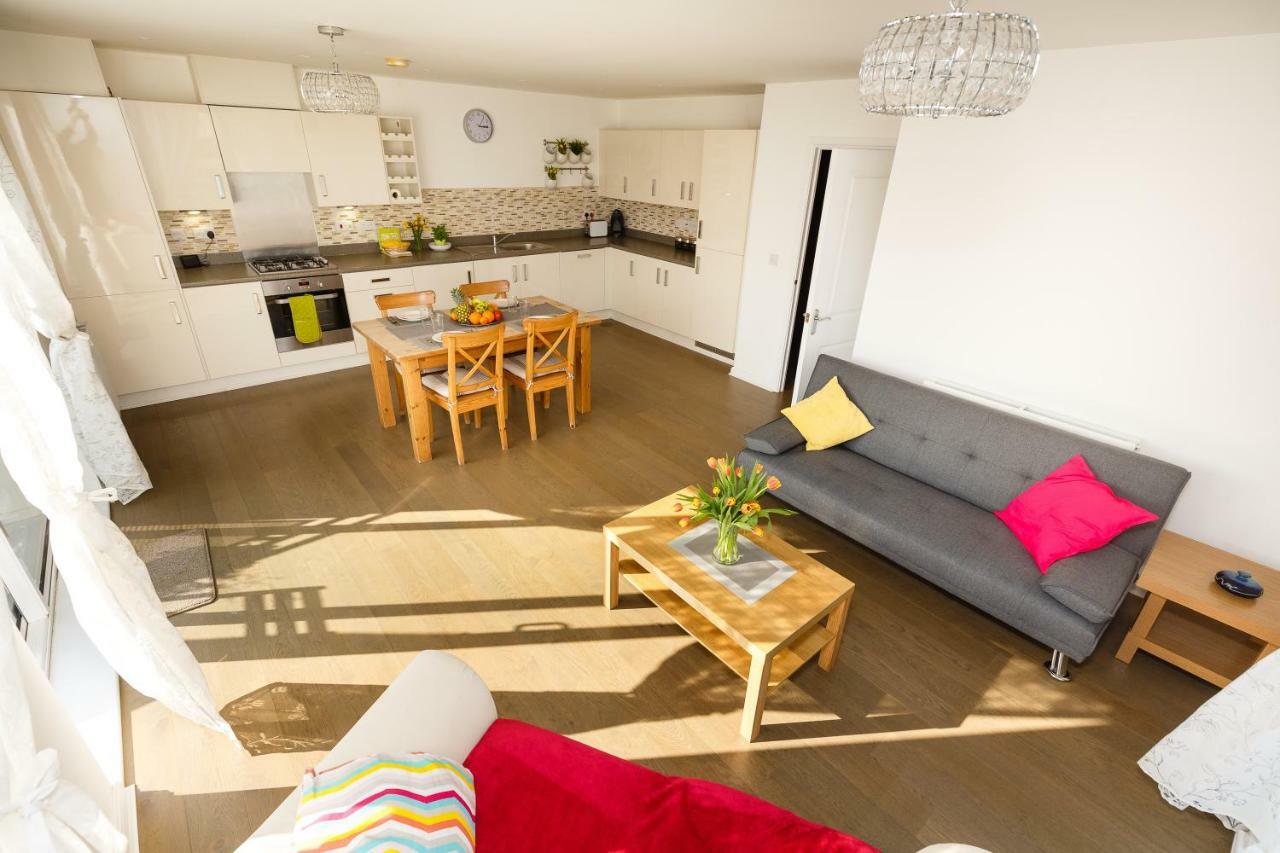 Contemporary Trumpington Apartment With Self Check-In ,Free On-Site Parking, Terrace, Super Fast Wifi & 5 Mins Drive To Papworth & Addenbrookes Hospitals Cambridge  Ngoại thất bức ảnh