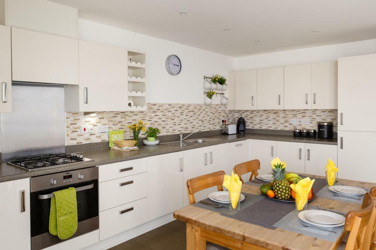 Contemporary Trumpington Apartment With Self Check-In ,Free On-Site Parking, Terrace, Super Fast Wifi & 5 Mins Drive To Papworth & Addenbrookes Hospitals Cambridge  Ngoại thất bức ảnh