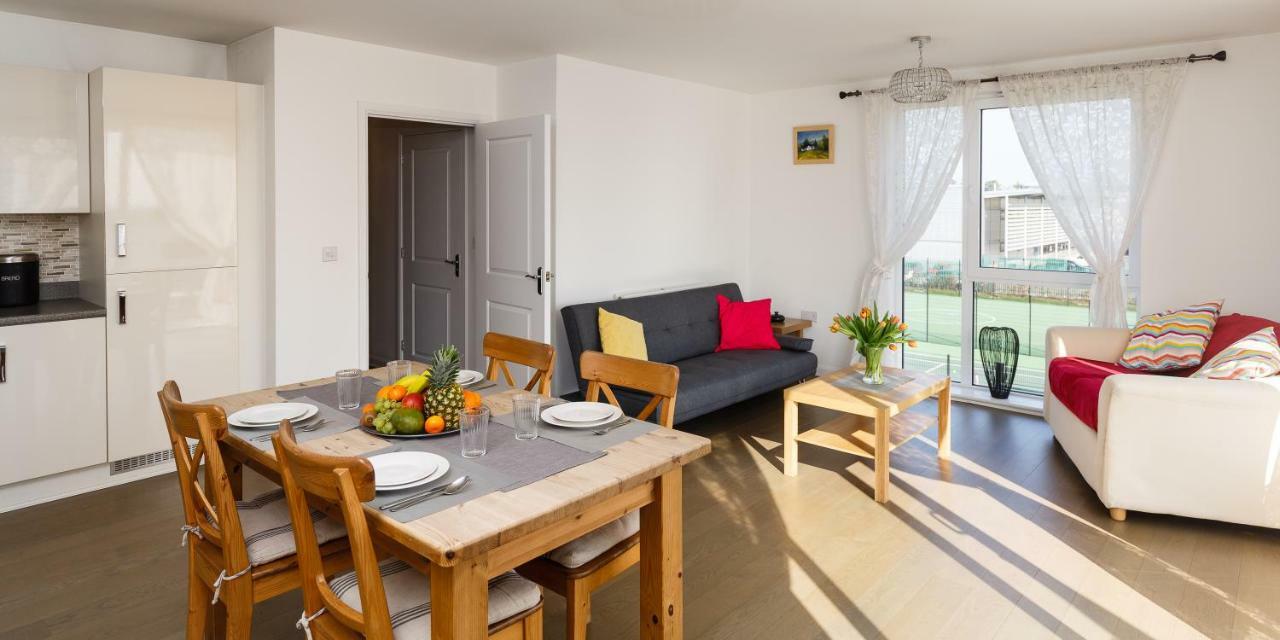 Contemporary Trumpington Apartment With Self Check-In ,Free On-Site Parking, Terrace, Super Fast Wifi & 5 Mins Drive To Papworth & Addenbrookes Hospitals Cambridge  Ngoại thất bức ảnh