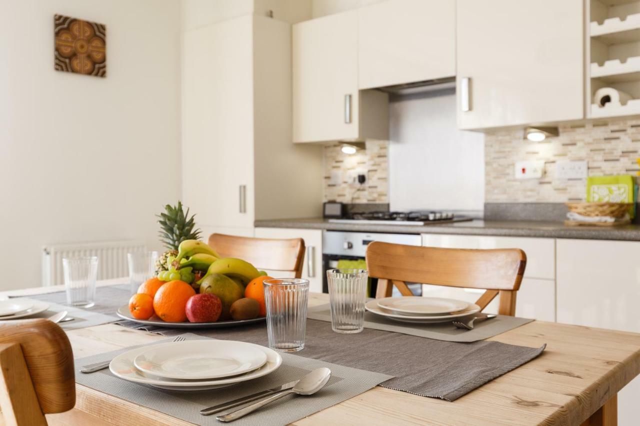 Contemporary Trumpington Apartment With Self Check-In ,Free On-Site Parking, Terrace, Super Fast Wifi & 5 Mins Drive To Papworth & Addenbrookes Hospitals Cambridge  Ngoại thất bức ảnh