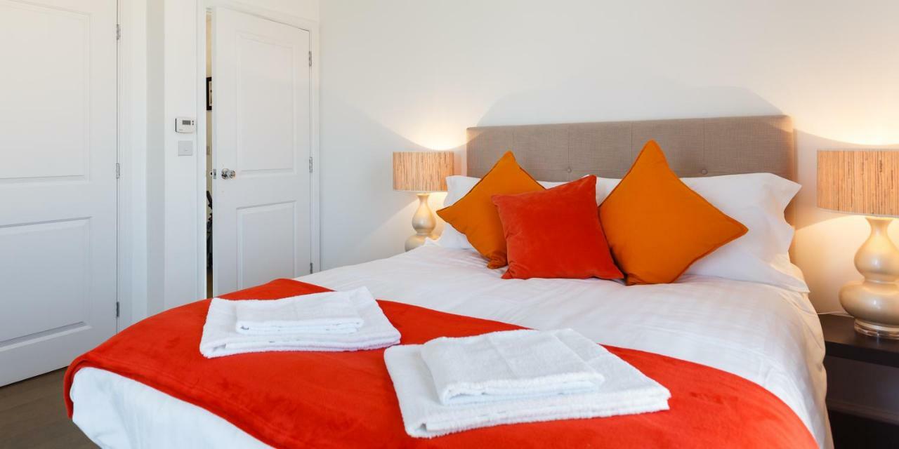 Contemporary Trumpington Apartment With Self Check-In ,Free On-Site Parking, Terrace, Super Fast Wifi & 5 Mins Drive To Papworth & Addenbrookes Hospitals Cambridge  Ngoại thất bức ảnh