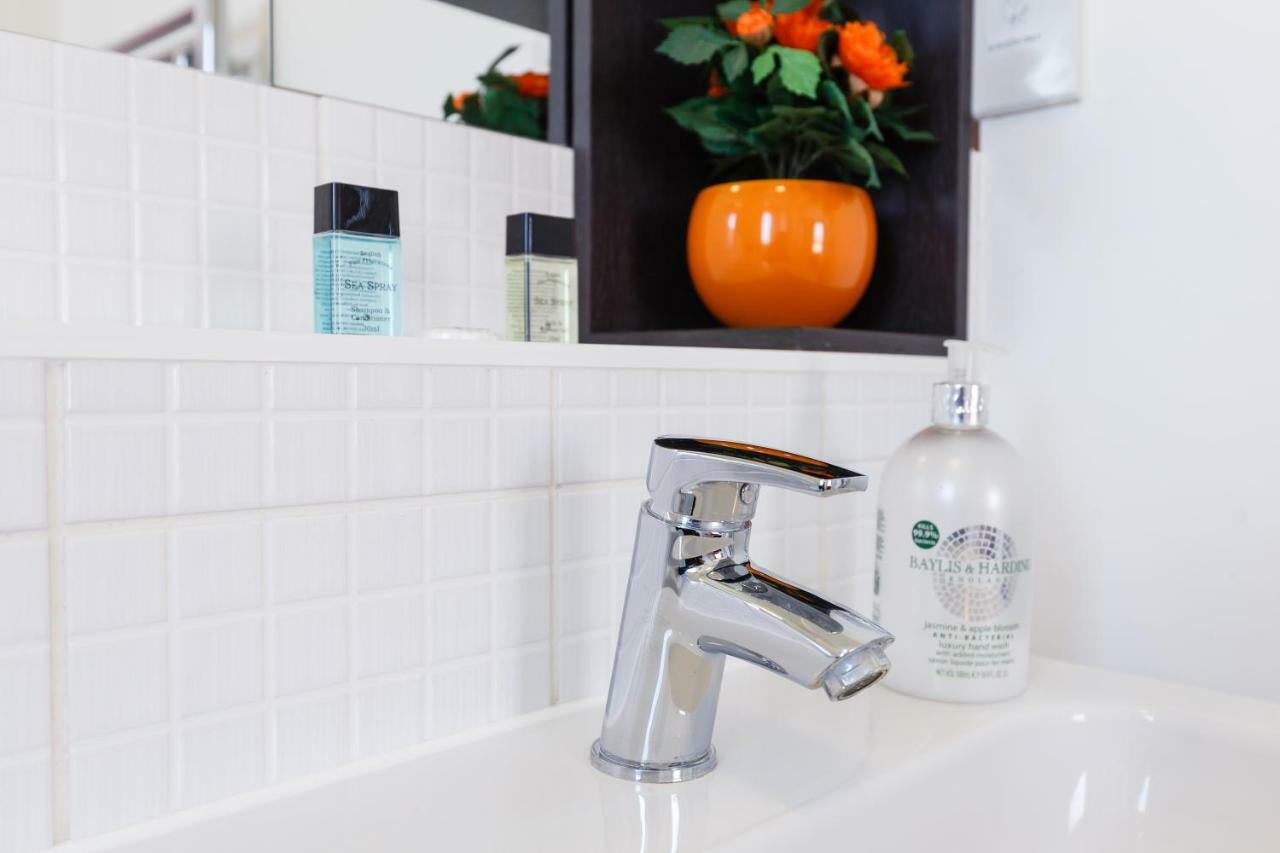 Contemporary Trumpington Apartment With Self Check-In ,Free On-Site Parking, Terrace, Super Fast Wifi & 5 Mins Drive To Papworth & Addenbrookes Hospitals Cambridge  Ngoại thất bức ảnh