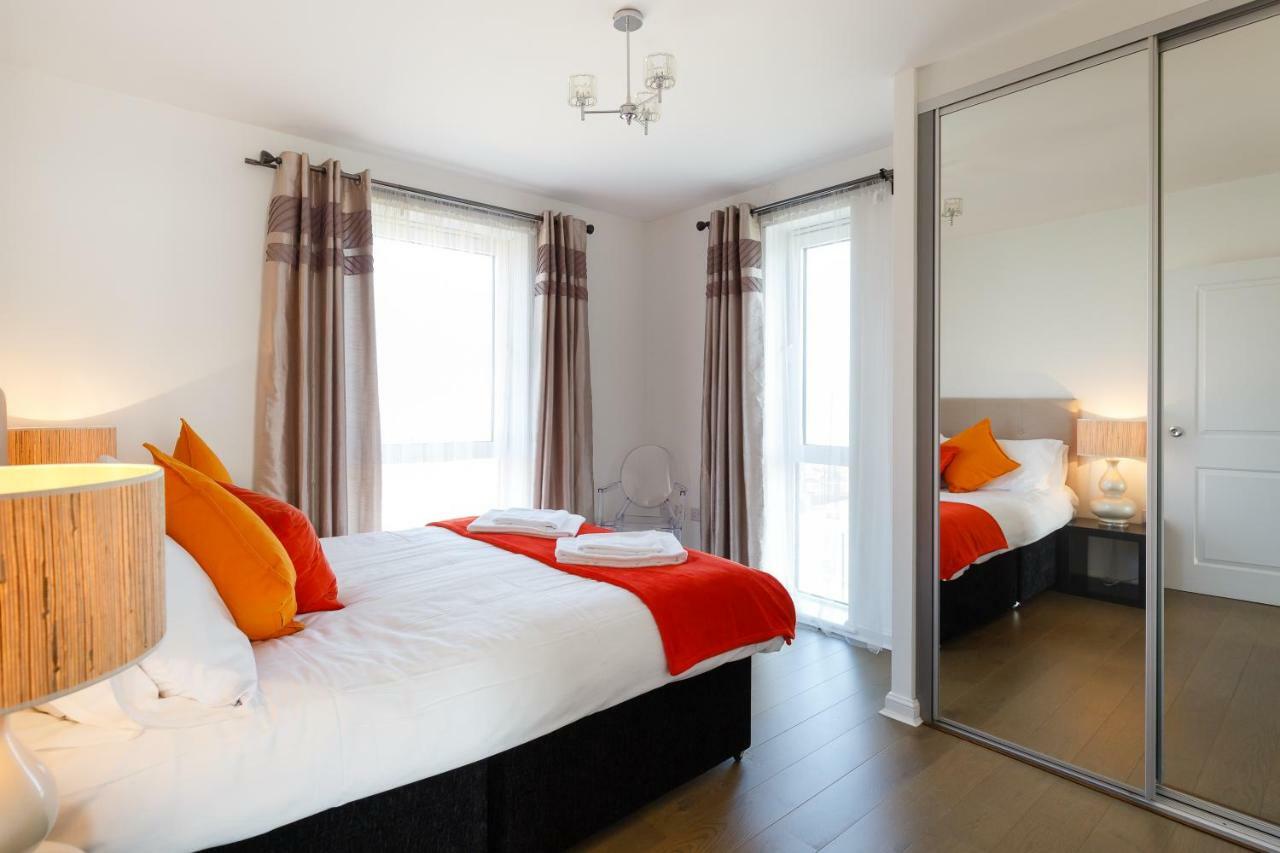 Contemporary Trumpington Apartment With Self Check-In ,Free On-Site Parking, Terrace, Super Fast Wifi & 5 Mins Drive To Papworth & Addenbrookes Hospitals Cambridge  Ngoại thất bức ảnh