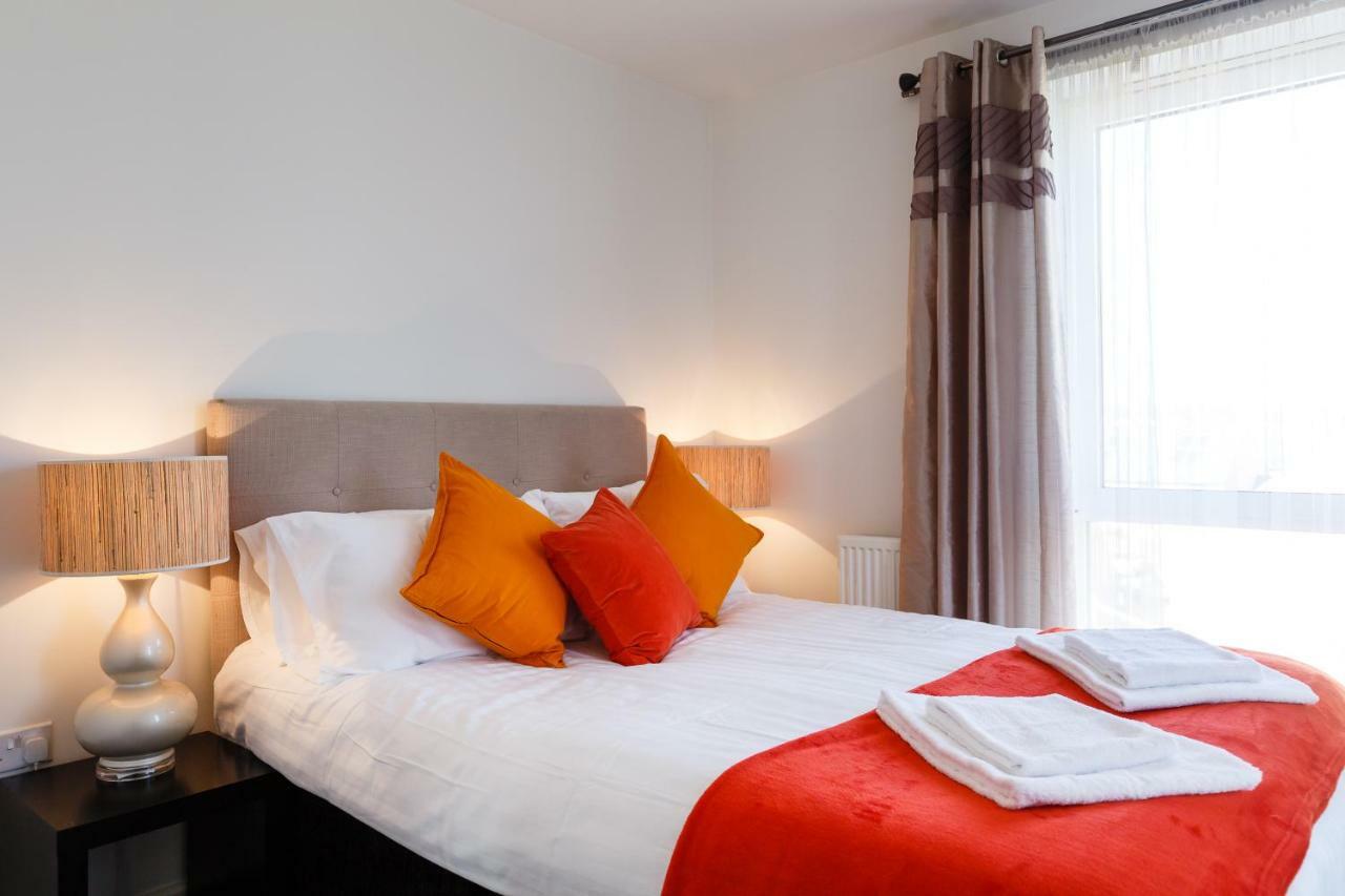 Contemporary Trumpington Apartment With Self Check-In ,Free On-Site Parking, Terrace, Super Fast Wifi & 5 Mins Drive To Papworth & Addenbrookes Hospitals Cambridge  Ngoại thất bức ảnh
