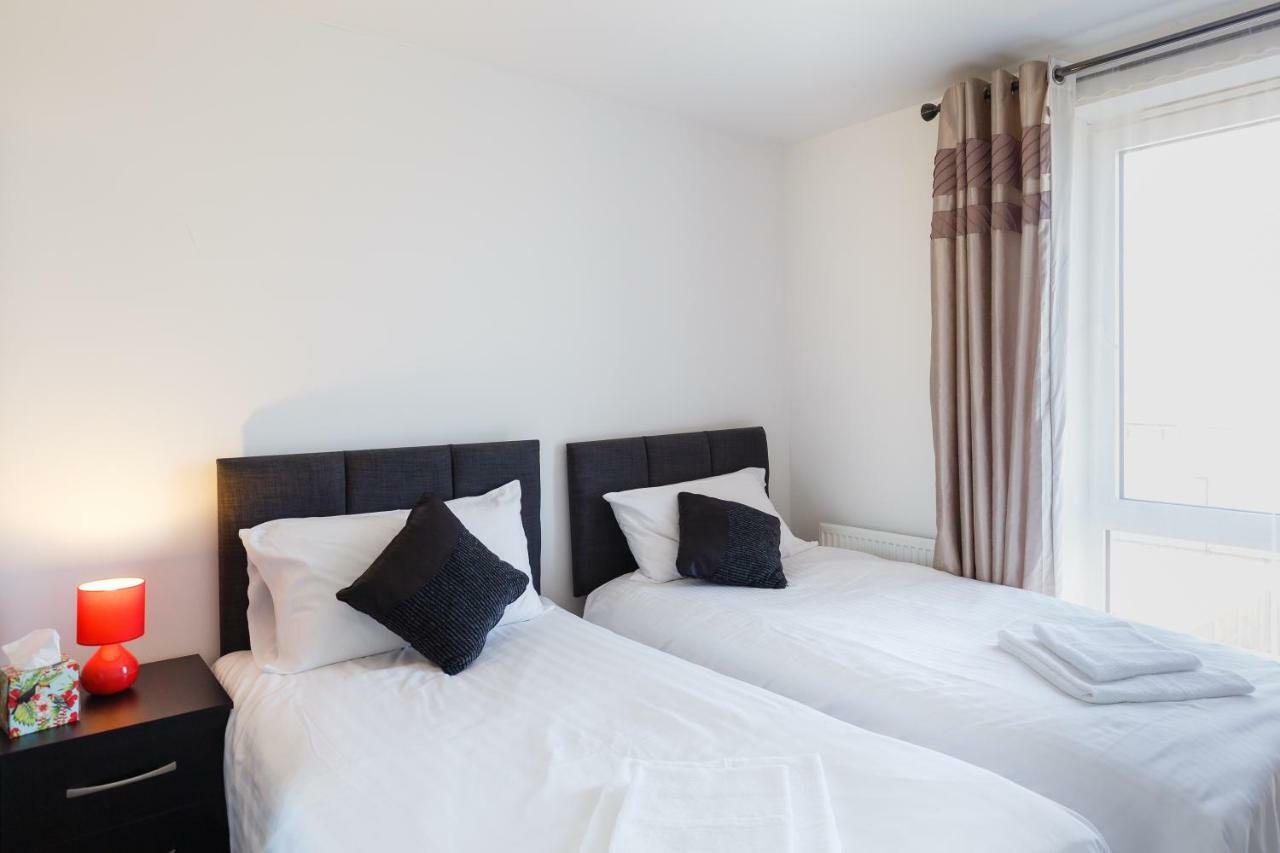Contemporary Trumpington Apartment With Self Check-In ,Free On-Site Parking, Terrace, Super Fast Wifi & 5 Mins Drive To Papworth & Addenbrookes Hospitals Cambridge  Ngoại thất bức ảnh